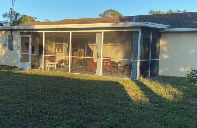 Peace and Privacy at Rest-awhile in Sebastian! 10 minutes to beaches!