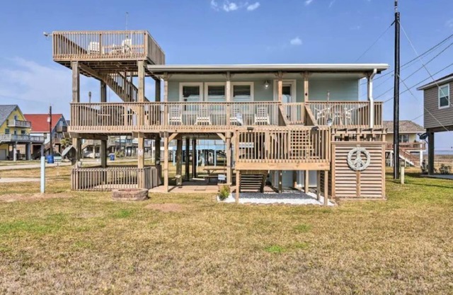 Peace at the Beach--access to beach via walkway and blocks to drive on entrance