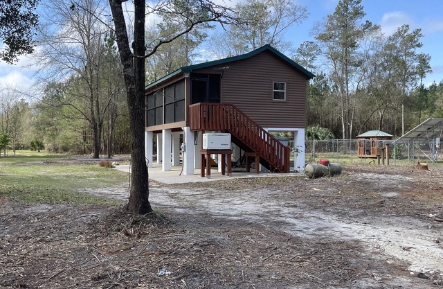 Peace on the river. Wakulla springs nearby. Wakulla River adjoins property’.