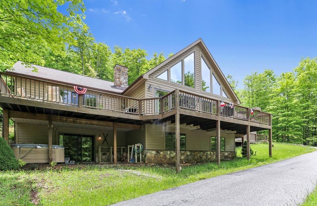Peace, Quiet and Plenty of Space. Check Out Eagles View!!