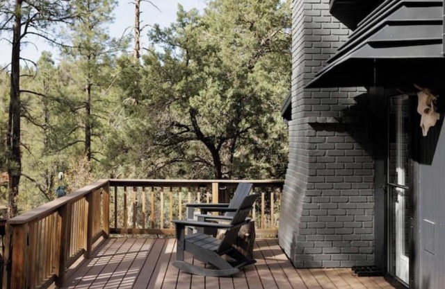 Peace & Quiet at a serene off-grid forest cabin near Lynx Lake!
