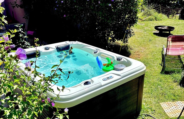 Ruhe & Erholung im Grünen! Mediterranes Landhaus-Apartment mit Jacuzzi