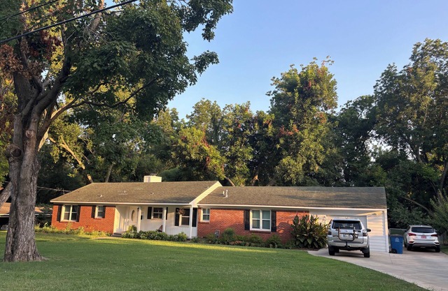 Peaceful 1 Acre Property Close to Everything!