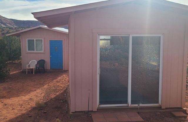 Peaceful 1-bedroom cabin in Jemez Pueblo with stunning views