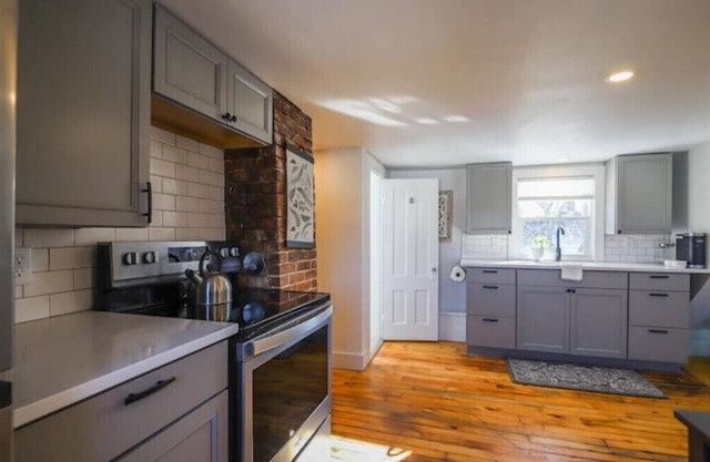 Charming 1br/1ba loft 10 min to Portland + Parking