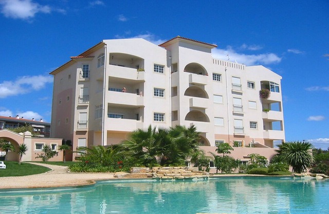 Peaceful 2 Bedroom apartment w/ Amazing Sea Views + Infinity pool + Tennis court
