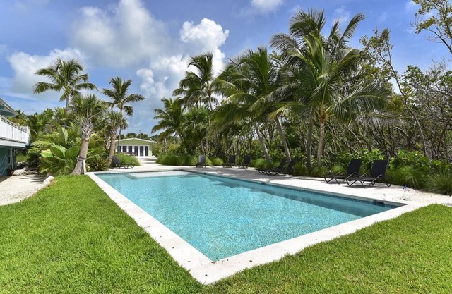 Green Cottage - Schönes 2 Schlafzimmer Oceanfront Cottage mit Pool