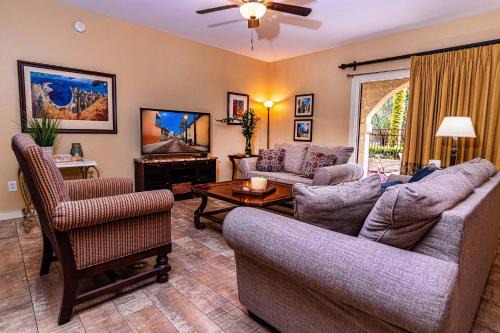 Peaceful 2 BR 2 BA ground floor w BBQ and fenced courtyard 6107-2