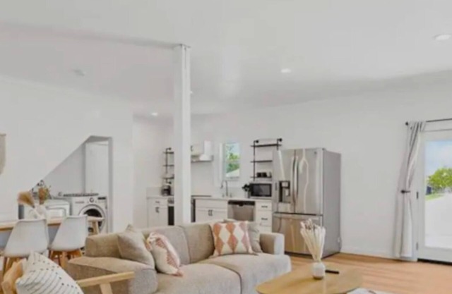 Peaceful 2BR 1B Guest House with Hot Tub