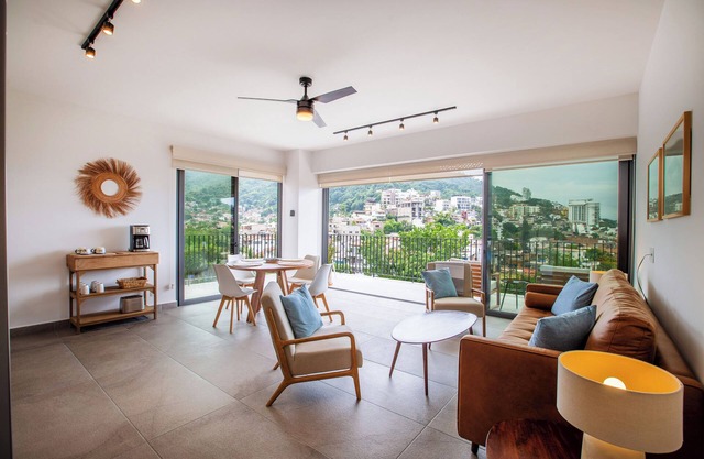 Peaceful 2BR w/ Pools, Gym & Bar