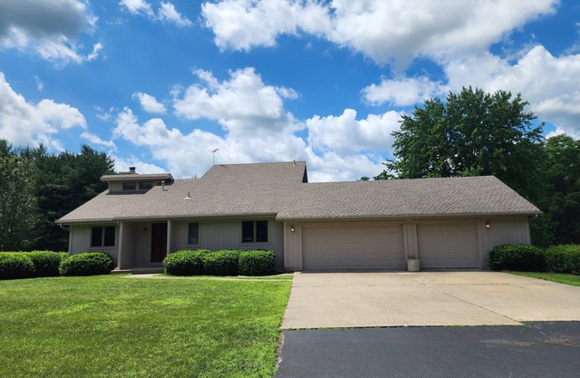 Peaceful 3 bedroom 3 bath country home on 12 acres in Rockton, IL. Pet friendly