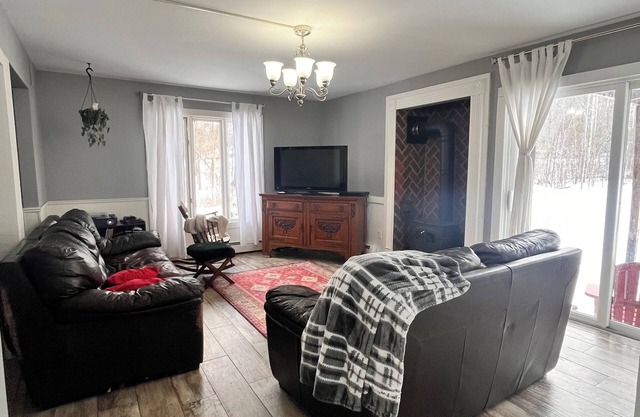Peaceful 3-bedroom cottage in the woods in Brandon