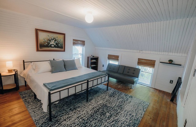 Peaceful 3-bedroom farmhouse unit in the Belgrade Lakes Region