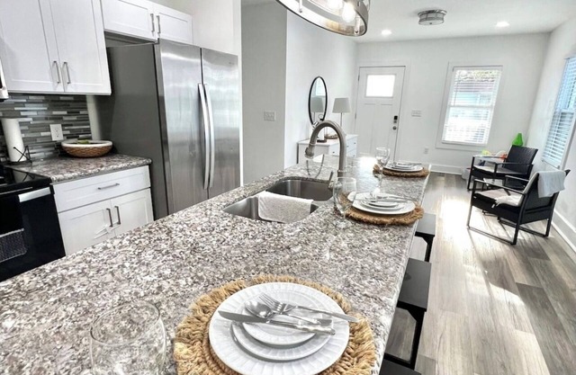 Peaceful 3 Bedroom Pensacola Get Away-2 mins from NAS Pensacola