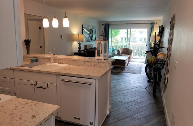 Peaceful, 3-bedroom condo, a short walk away from Port Hueneme beach and pier