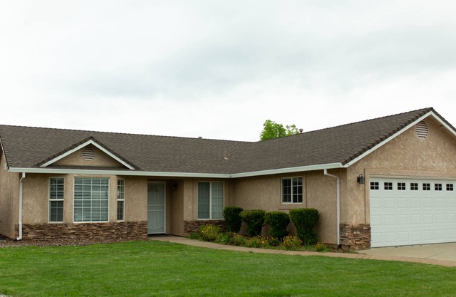 Peaceful 3-Bedroom Shasta Lake Getaway