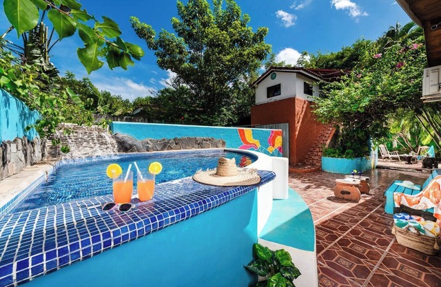 Peaceful 3BR beach retreat w/private pool, fast WiFi, & AC. Walk to Playa Junquillal. Includes detached casita.