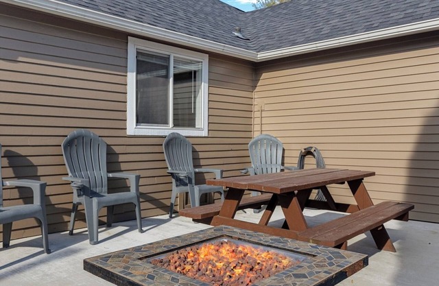 Peaceful 3BR W/ BBQ and Firepit Near Nature |Skagit