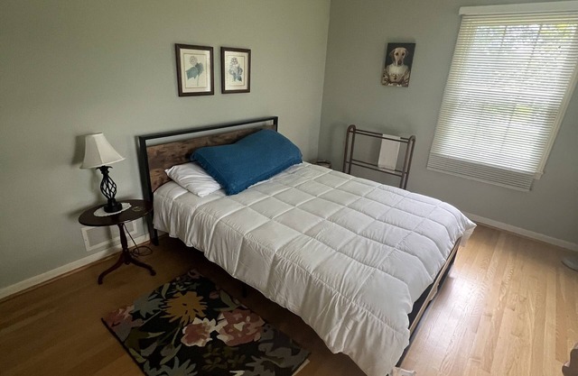 Peaceful 4 Bedroom. Beautiful views. River Access.