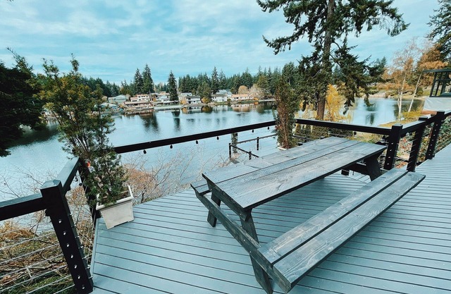 Peaceful 4 bedroom Lakefront Home with Huge Decks.