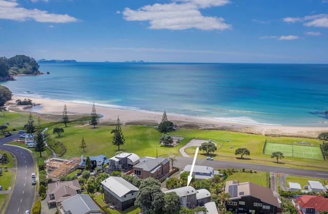 Peaceful 4BR Home with Spa Near Whangamata