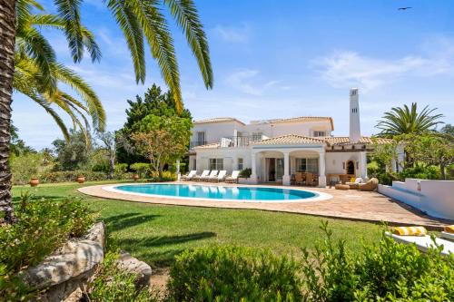 Peaceful 4BR villa on Gramacho golf resort w/private pool