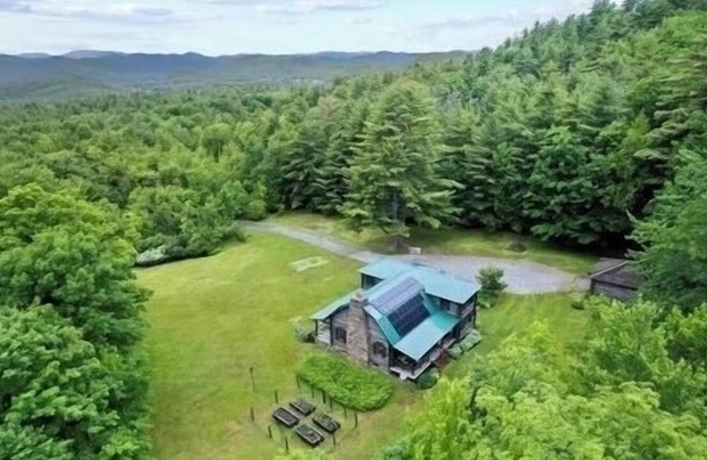 Peaceful 5-Bedroom Lodge in the Adirondack Mountains