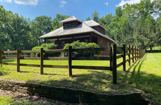 Peaceful, affordable cottage perfect for your next mountain getaway