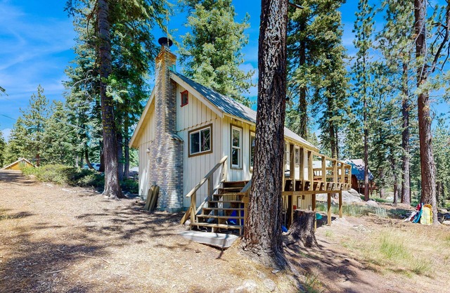 Peaceful and charming rustic cabin for outdoor enthusiasts