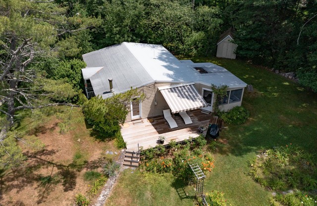 Peaceful and Picturesque Cape Porpoise Cottage