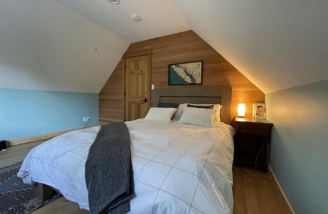 Peaceful and quiet location, rural setting in town