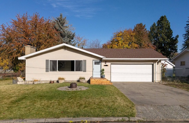 Peaceful and Welcoming 3 bedroom/1.5 bath home conveniently located!