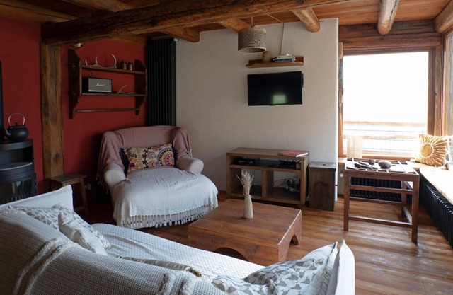 Peaceful Baita With Stunning Views