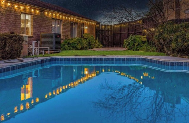 Peaceful Boho stays-4BRs-amazing pool-patio&deck-mini golf-Stafford