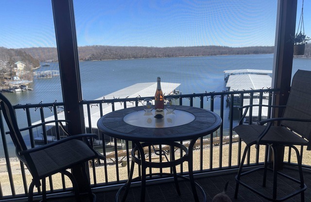 Peaceful, breathtaking lakefront condo in the heart of the state park.