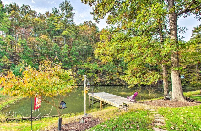 Peaceful Broadway Cottage on the Pond!