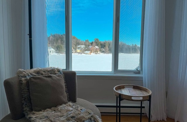 Peaceful escape on the shores of Lac St-Joseph