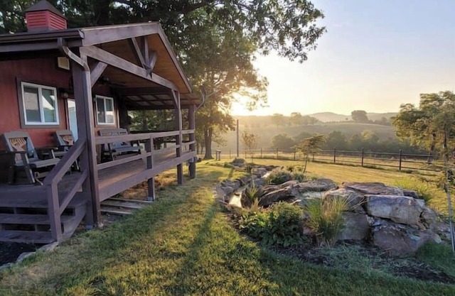 Peaceful Cabin-Breathtaking Views near Branson, MO
