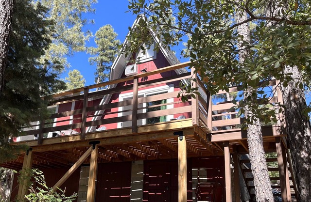 Peaceful cabin in the woods, just 9 miles to whiskey Row