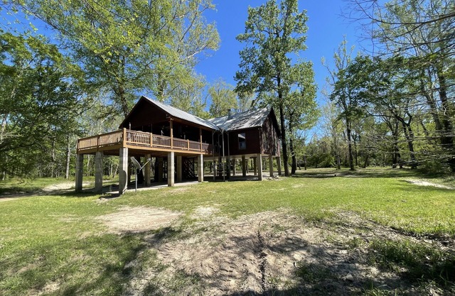 Peaceful Cabin Overlooking the Bogue Chitto River