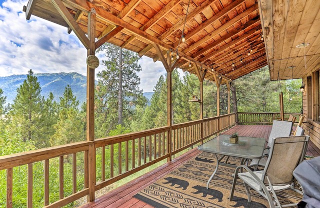 Peaceful Cabin w/ Mtn + River Views, Fire Pit
