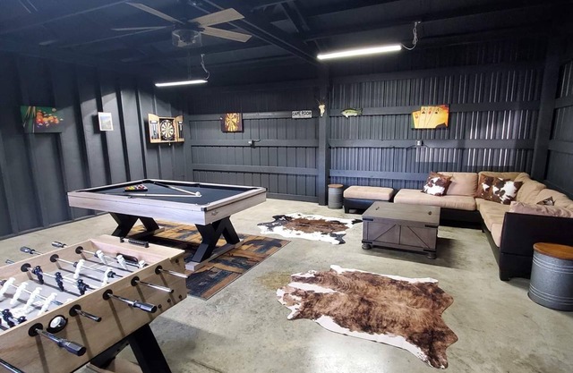Relaxing Mountain View Cabin with Game Room, Near Olympic National Park