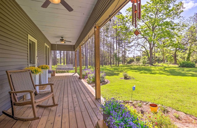 Peaceful Cairo Farmhouse w/ Barn & Fire Pit