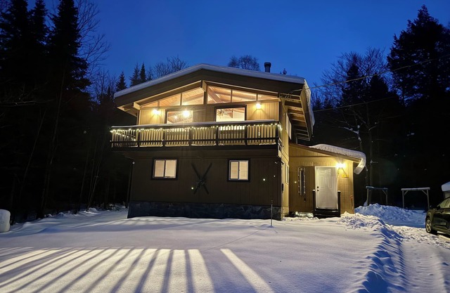 Peaceful chalet near Bromley, Magic, Okemo, Mount Snow, and Stratton