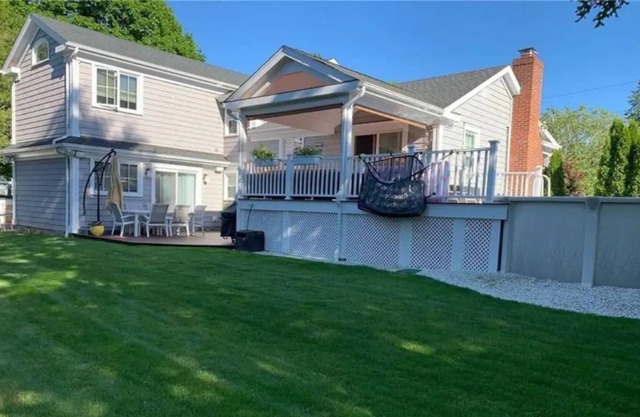 Peaceful, cheerful 4 bedroom home with a pool