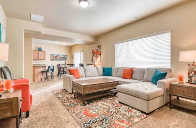 Peaceful Colorado Springs Retreat sleeps 16+