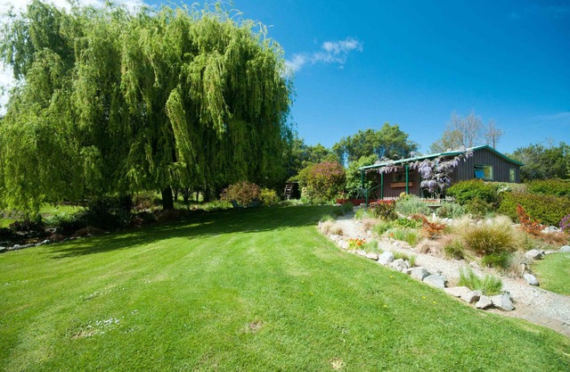 Ruhiges, komfortables Cottage in einem wunderschön angelegten Garten
