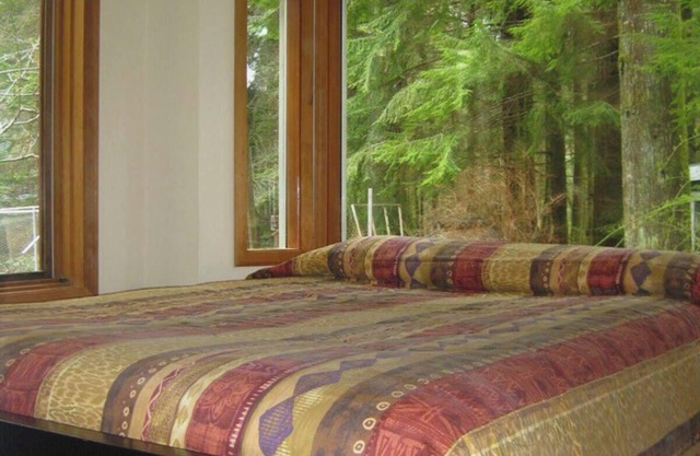 Peaceful, comfortable getaway - surrounded by gardens and forest....