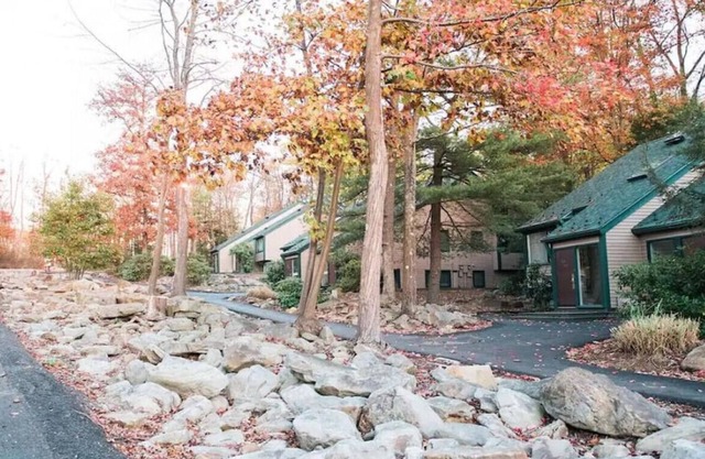 Peaceful Condo Duplex ☆ Woodlands Getaway!
