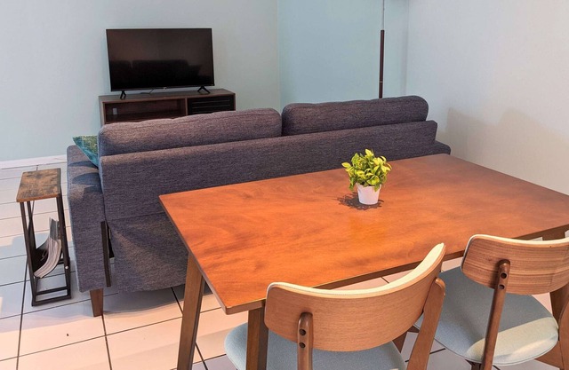 Peaceful condo with private entrance, 10 min from French Quarter